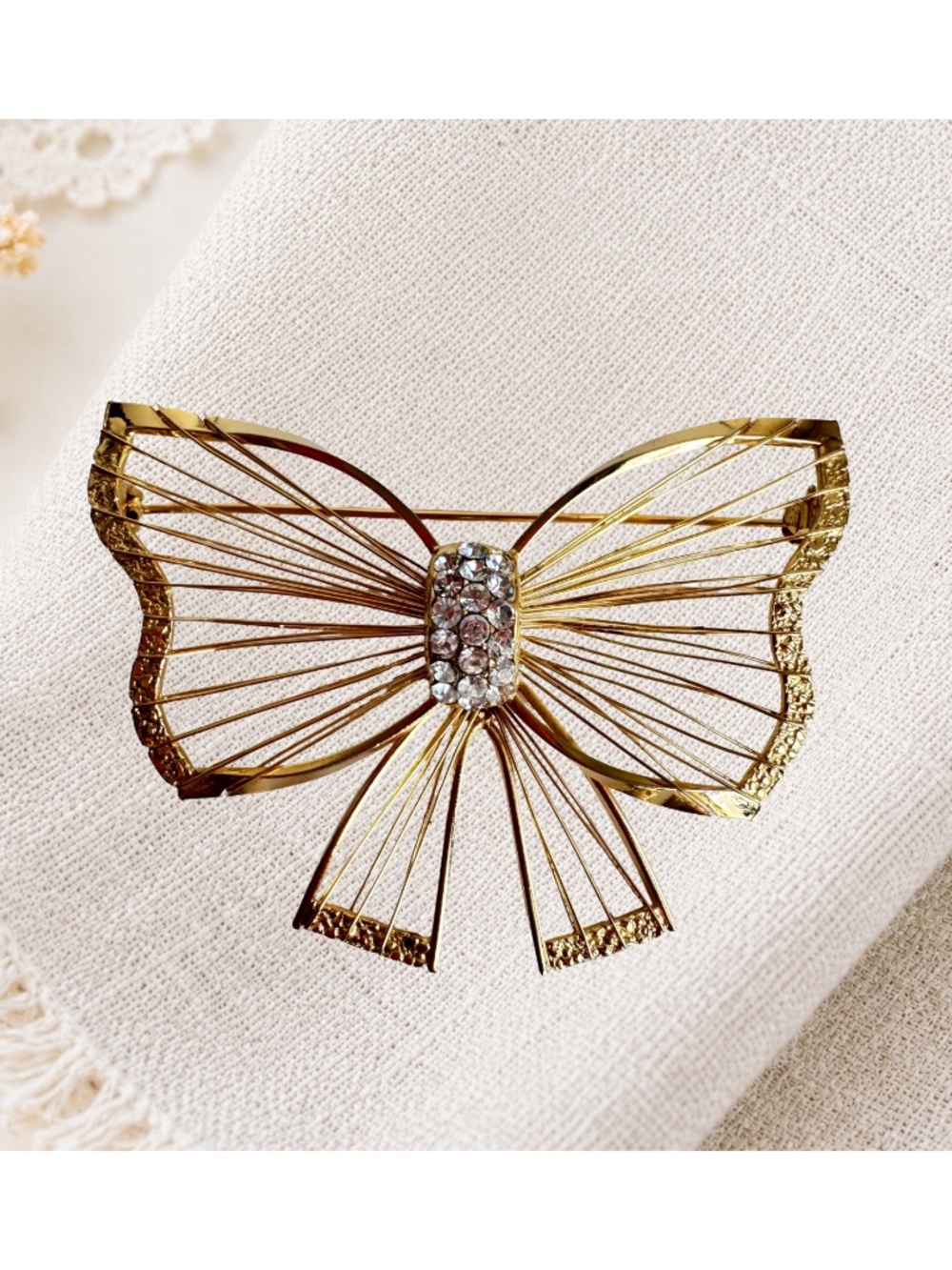Vintage Gold Tone Butterfly Brooch Pin Wirework Rhinestone Openwork Statement